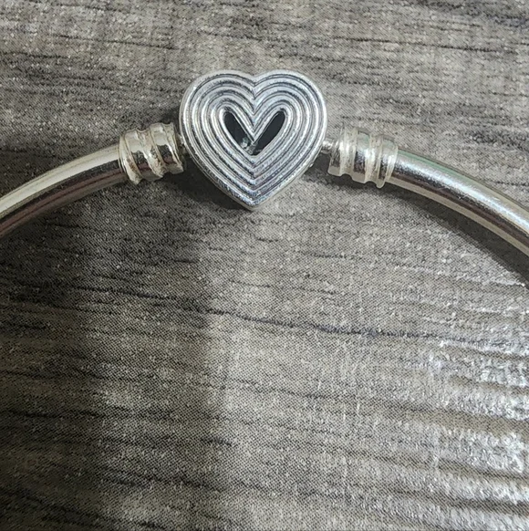 Pandora Radiating Heart Clasp Bangle Sterling silver - Picture 5 of 10